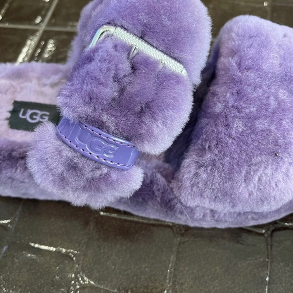 Ugg Purple Slipper - Picture 2 of 4